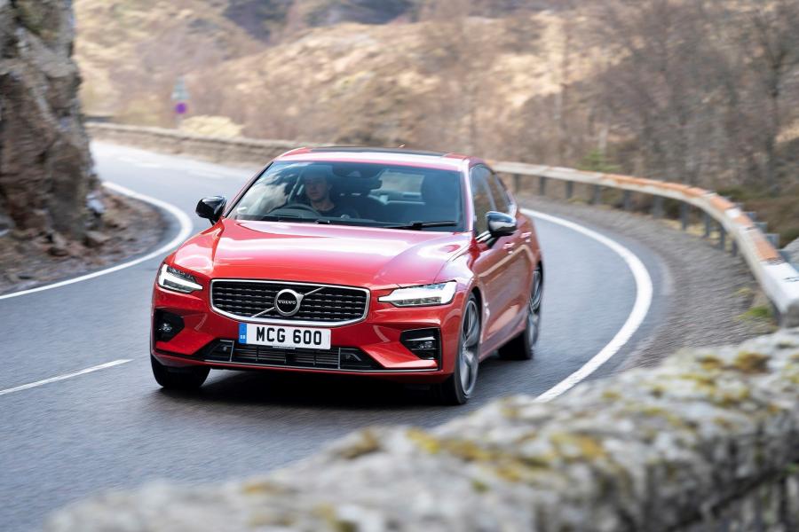 Volvo S60 T5 R-Design 2019 года  (UK) (фото 36 из 40)